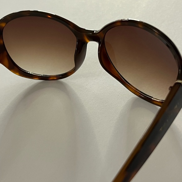 Tahari Oval Oversized Tortoise Shell Sunglasses - Picture 12 of 12